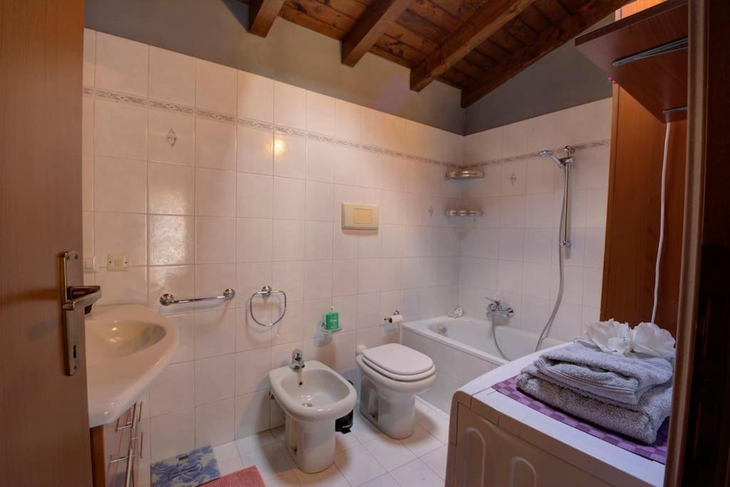Appartamento Casa Vacanza Angolo Della Corte Côme Esterno foto
